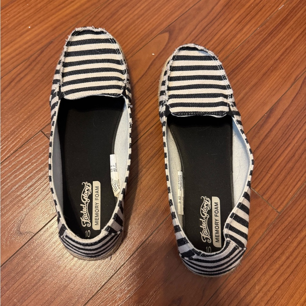 Striped flats. Used-good condition